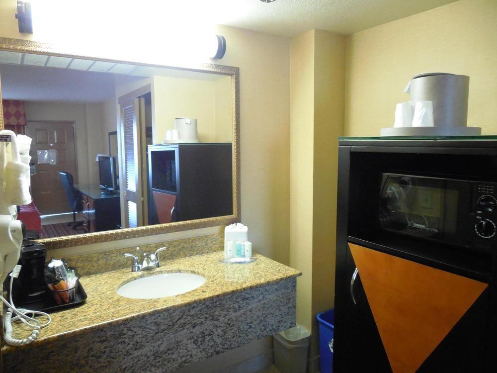 Ramada By Wyndham San Diego National City Exterior photo