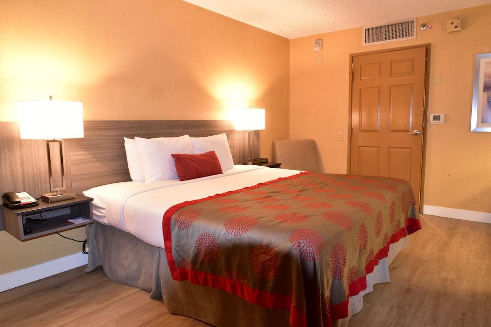 Ramada By Wyndham San Diego National City Exterior photo