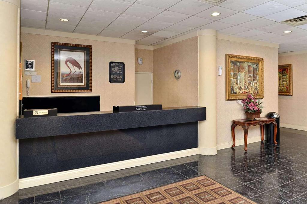 Ramada By Wyndham San Diego National City Exterior photo
